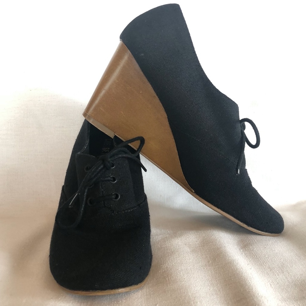 Minimalist Black Canvas Wooden Wedge